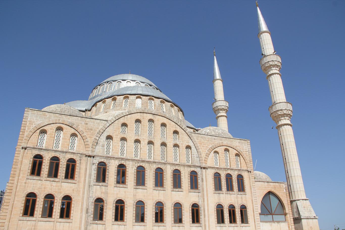 Midyat’ta ibadet yapılacak ve Cuma namazı kılınacak cami ve alanlar belirlendi Midyat’ta ibadet yapılacak ve Cuma namazı kılınacak cami ve alanlar belirlendi